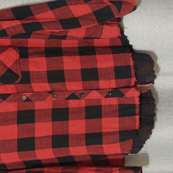 beach.lunch.lounge Red & Black Buffalo Plaid Button Down shirt Sz Small - Picture 3 of 8